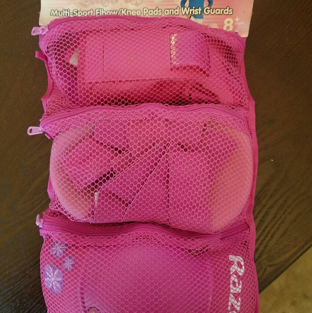 Razor elbow and knee pads